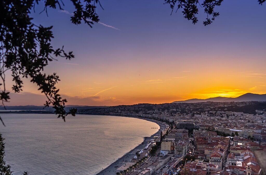 Les meilleurs quartiers de Nice pour accueillir des groupes touristiques
